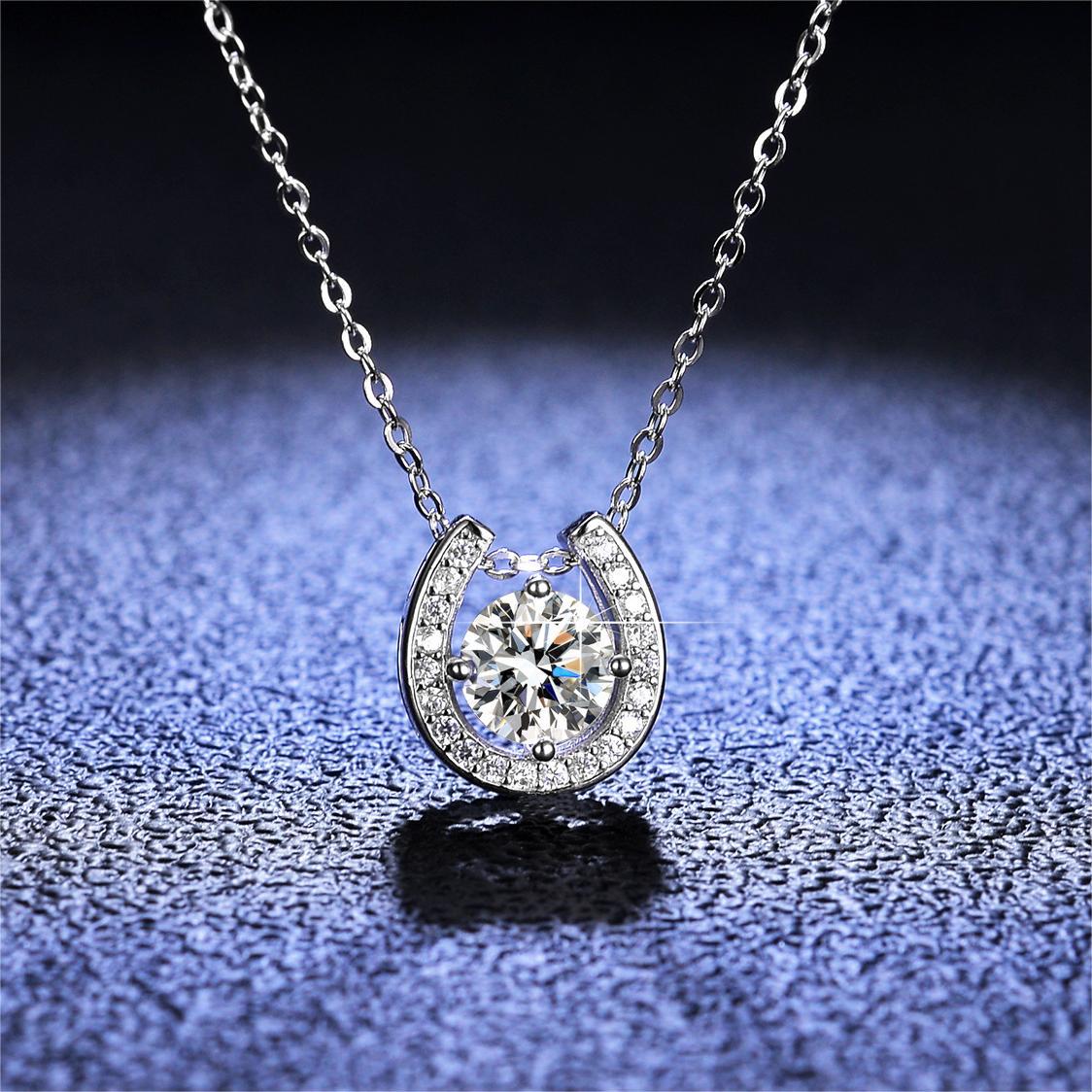 Jzora handmade 1ct round cut horseshoe moissanite sterling silver necklace